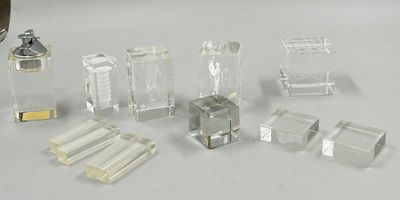 6 / CHC9 / Lot de verreries dont des presse papiers, br…