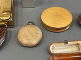 many different types of purses that are on the table