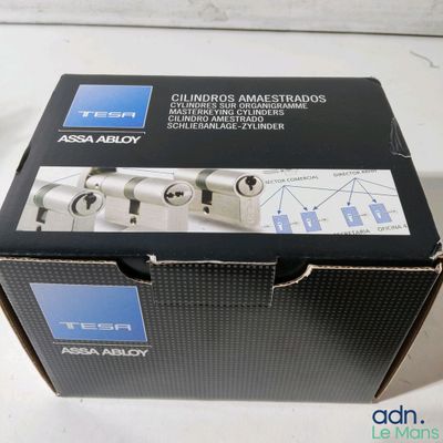 an image of a box with a key lock on top of it