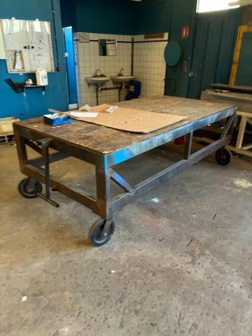 3 tables roulantes