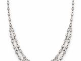 un ensemble composé d'un collier et de boucles d'oreilles en diamants