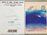 deux affiches accrochées au mur d'un immeuble, sur lesquelles figurent des dessins