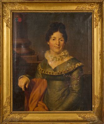 portrait d'une femme en robe verte, avec un châle rouge