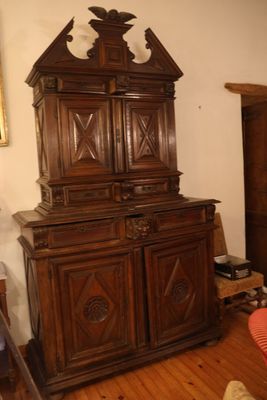 Buffet deux corps dit à diminution en bois naturel richement… - Photo 1