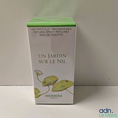 packaging of a bottle of un jardin sur le nil on a white surface
