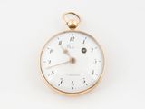 une montre de poche ancienne avec des chiffres romains et des chiffres romains sur le cadran