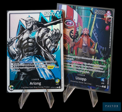 deux cartes posées sur une table