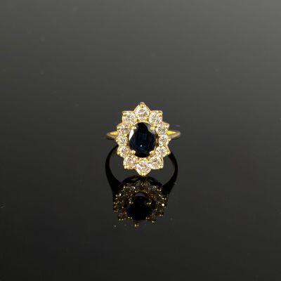 une bague à grappes de saphirs et de diamants