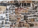 beaucoup de vieilles photos sur la table ensemble