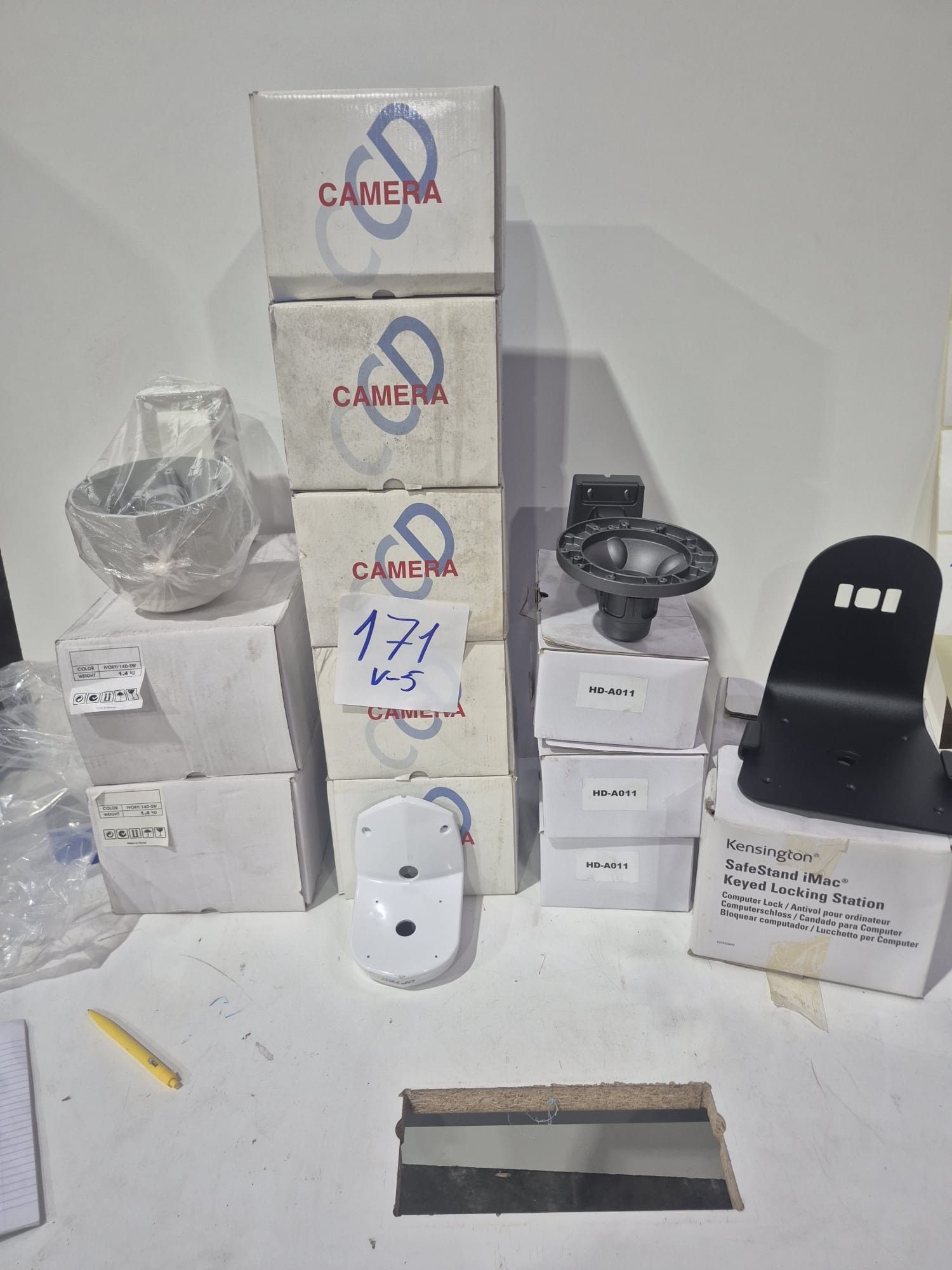 Lot de matériel de vidéosurveillance et accessoires informat…