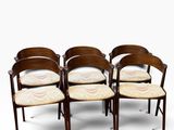 un ensemble de six chaises de salle à manger avec assise rembourrée
