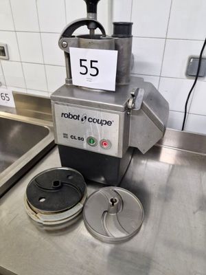 une machine posée sur le comptoir de la cuisine