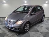 photo d'une mercedes b - class garée dans un garage