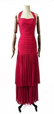 une robe rouge sur un mannequin, un mannequin, un mannequin, un mannequin, un mannequin, un mannequin, un mannequin, un mannequin, un mannequin, un mannequin, un mannequin, un mannequin, un mannequin, un mannequin, un mannequin, un mannequin, un mannequin, un mannequin, un mannequin, un mannequin, un mannequin, un mannequin, un mannequin, un mannequin, un mannequin, un mannequin, un mannequin, un mannequin, un mannequin, un mannequin, un mannequin, un manne
