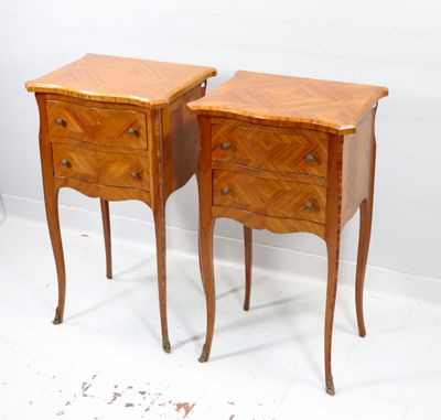 paire de tables de chevet françaises anciennes, de style Louis XV