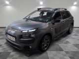 la citrole grise est garée dans le garage sur un sol en damier