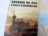 un livre sur lequel figure l'image d'un train
