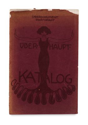 la couverture d'un livre sur laquelle figure une femme en robe
