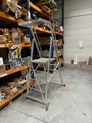 escabeau plateforme de marque Helval - Photo 1