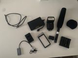 tout un tas d'appareils électroniques posés sur la table