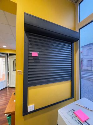 VENDU SUR DESIGNATION. 1 volet électrique pvc gris 1060x900c…