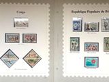 de nombreux timbres sur le mur d'un immeuble