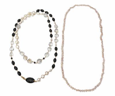 a close up of a necklace and a bracelet on a white background