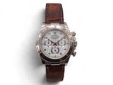 une image d'une montre sur une surface blanche avec un bracelet marron