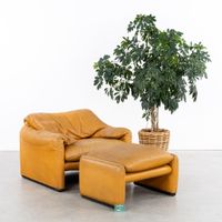 Vico Magistretti (1920–2006) « Maralunga », un fauteuil et u… (photo 2)