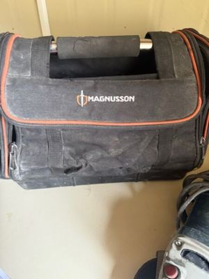 1 caisse à outils MAGNUSSON (vide)