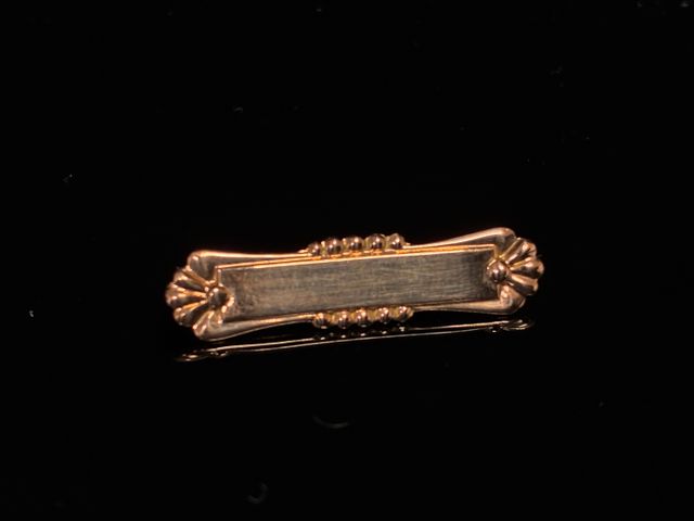 Petite broche en or 18 carats 750 millièmes. En règle. Poids brut...