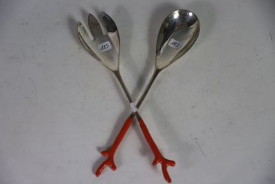 two spoons that are sitting next to each other