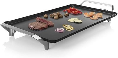 une photo d'un barbecue sur lequel sont disposés différents types d'aliments