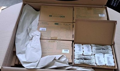 96 / 1 palette de 295 kg de guirlandes LED, chaussette… - Photo 1