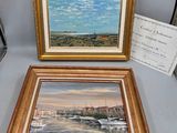 deux tableaux encadrés représentant des bateaux, exposés sur une table