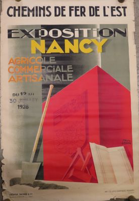 une vieille affiche représentant un bâtiment rouge sur un mur de briques