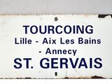 a sign that says tourcoing like aux les bains and st gervais