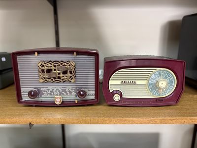 PHILIPS : deux postes de radio type BF121U (accidents) et B1…