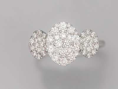 Bague en or gris 750°/°° (18K), pavée de diamants taille bri… - Photo 1