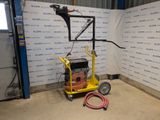 l'image d'une machine dans un garage