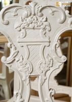 Six chaises laquées blanc, assise cannées, dossier en forme … (photo 3)