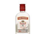 une bouteille de Smirnoff sur fond blanc