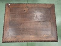 Table à écrire en bois mouluré et sculpté, posant sur quatre… (photo 5)