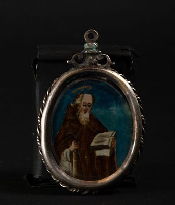 Reliquaire ovale en argent avec la Vierge et saint François …