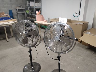 deux ventilateurs superposés