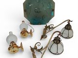 trois lampes posées les unes à côté des autres sur une surface blanche