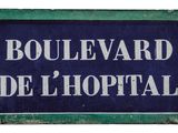 blue and white sign with the words boulevard de l ' hospital on it