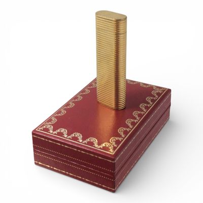 CARTIER Briquet en métal doré H. - Photo 1