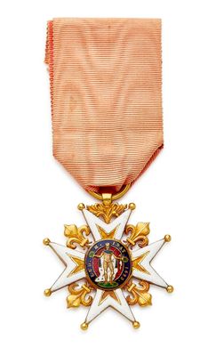gros plan d'une médaille sur fond blanc