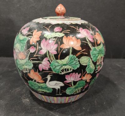 CHINE, pot à gingembre en porcelaine à décor sur fond noir d… - Photo 1